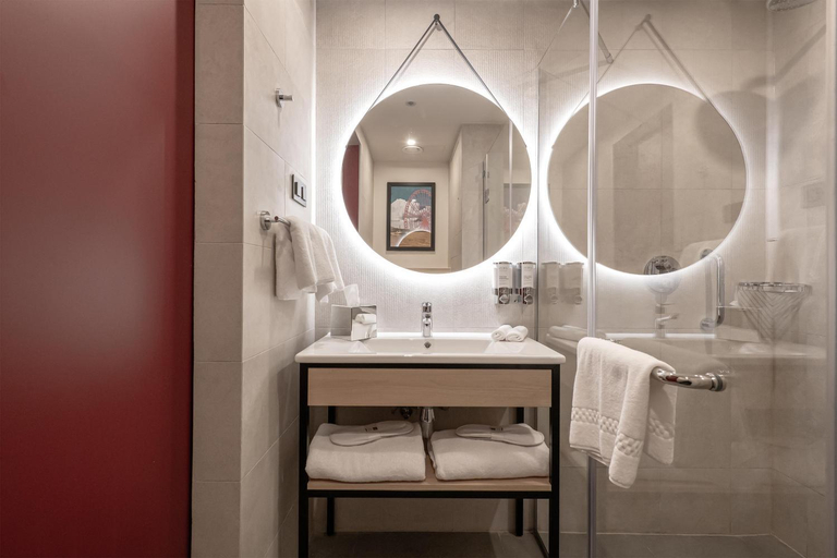Bathroom 3, Hampton By Hilton Batumi Center, Batumi