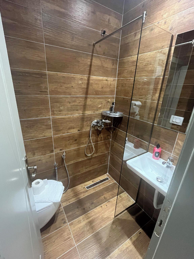 Bathroom 4, Villa Zoi 'A Stay to Remember', Elbasanit
