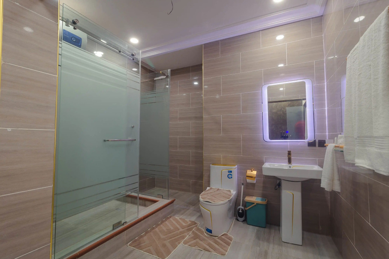 Bathroom 5, Quads Villa, Accra