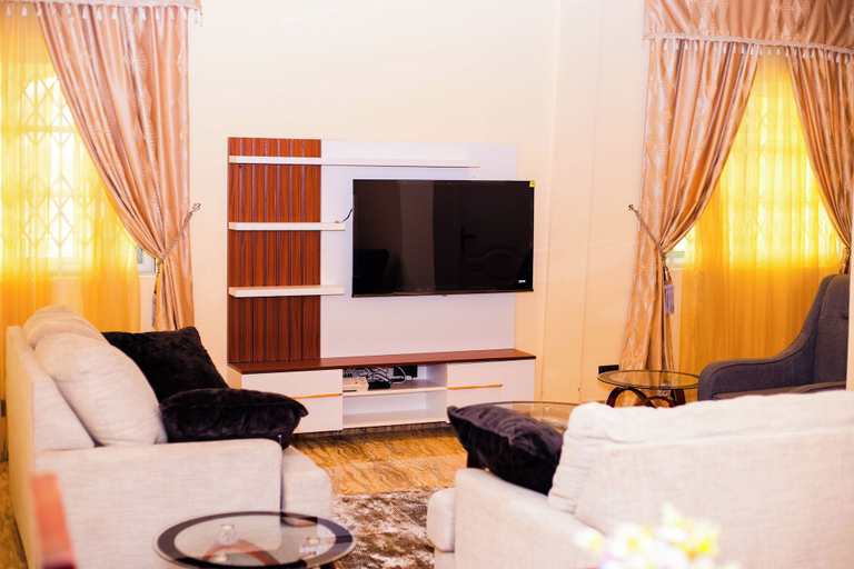 Living area 2, De GraceManuel Terrace, Ga West