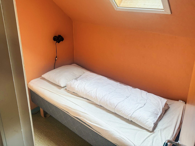 Bedroom 2, person holiday home in Flatraket-By Traum, Selje