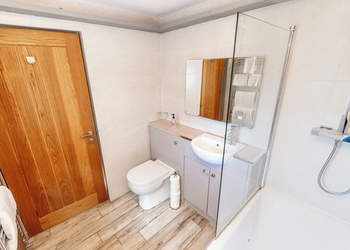 Bathroom 3, Wheatsheaf Inn, Staffordshire