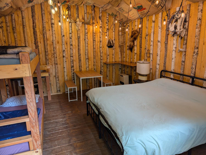 Others 4, Sven's Basecamp Hostel, Fairbanks North Star