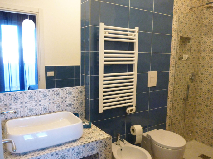 Bathroom, Il Cantico B&B, Bari