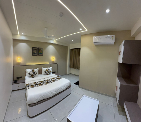 Room 4, Hotel Vallabh Sky, Vadodara