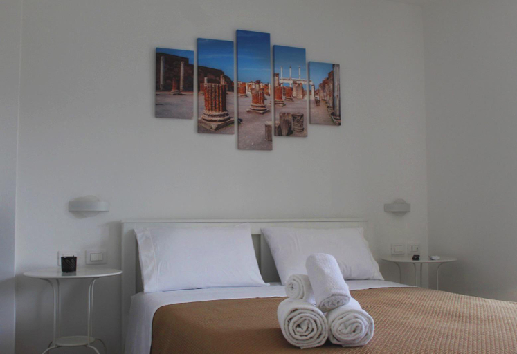 Bedroom 2, Time, Napoli