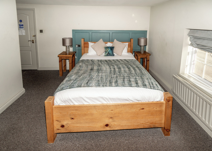 Bedroom 2, Wheatsheaf Inn, Staffordshire