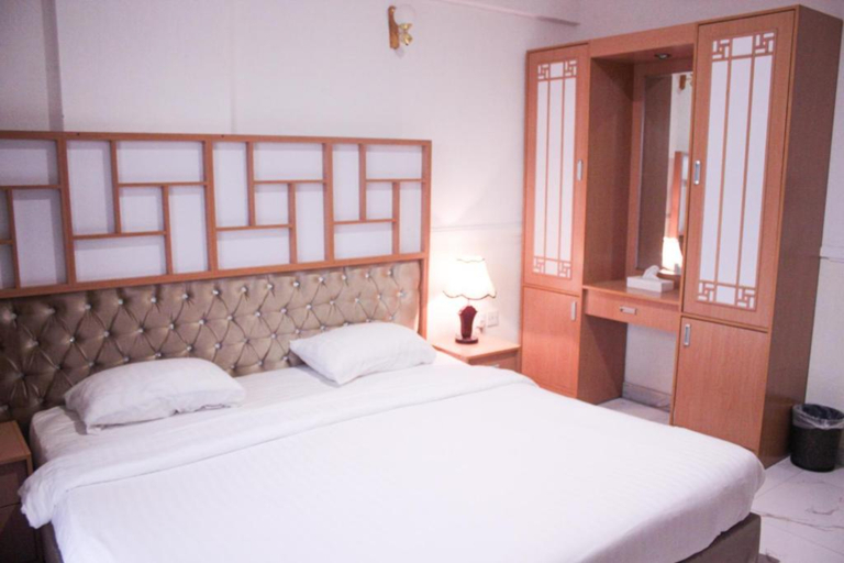 Bedroom 3, Al Saif Grand Hotel, Seeb