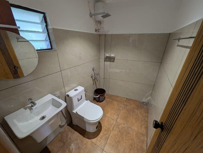 Bathroom 2, Vista by Booksy One, Kollam