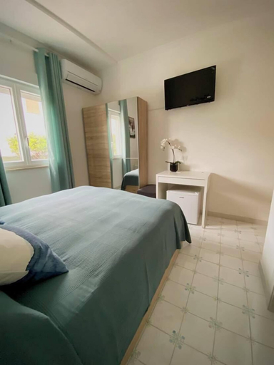 Bedroom 5, Capri Melody, Napoli