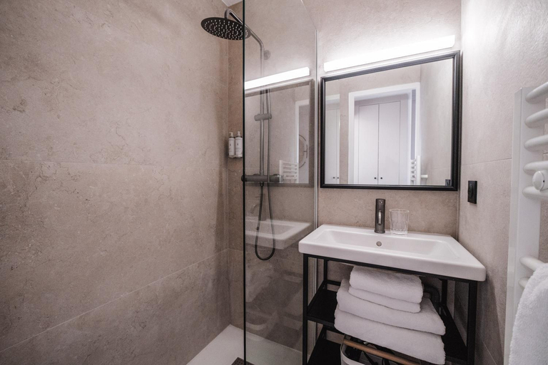 Bathroom 3, Hotel Emeraude, Savoie