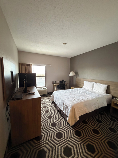 Room 2, Relax Inn & Suites, Newton