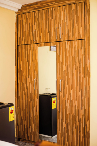 Room 3, De GraceManuel Terrace, Ga West