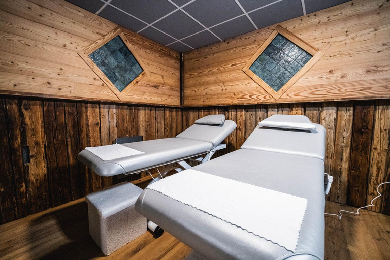 Bedroom 2, Hotel Emeraude, Savoie