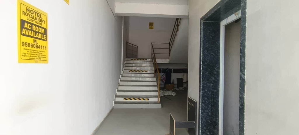 Staircase, Royal Night Guesthouse - Daman, Daman