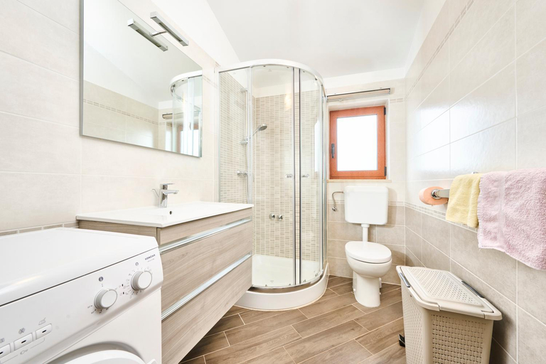 Bathroom, Elia Apartments, Umag