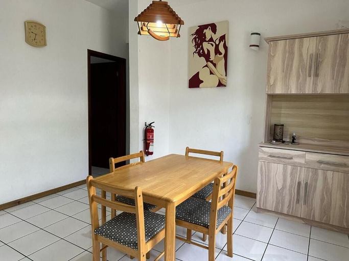 In-room dining, villaspingouin