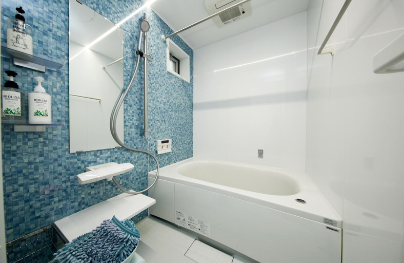 Bathroom 3, Higashi-Rokugo WHITE by Tranova, Ōta