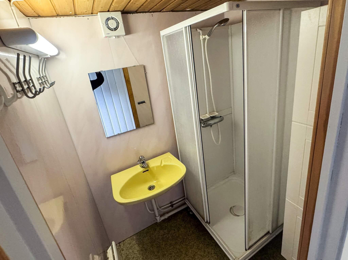 Bathroom 3, person holiday home in Flatraket-By Traum, Selje