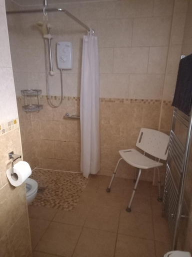 Bathroom 3, Norwyn Court Holiday Apartments, Blackpool