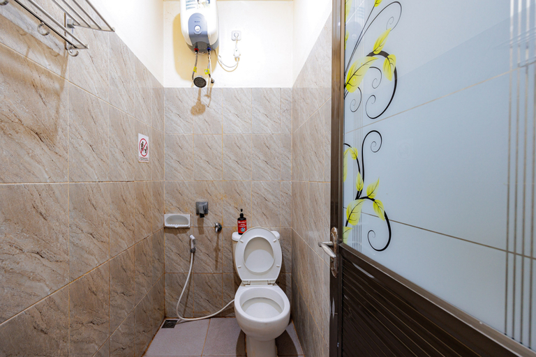 Bathroom 4, RedDoorz near Exit Toll Sirkuit Sentul, Bogor