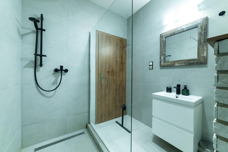 Bathroom, Penzion u Vinara, Velký Krtíš