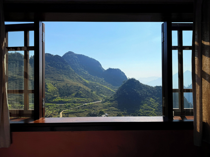 View from room 2, Ha Giang Aya Lodge, Đồng Văn