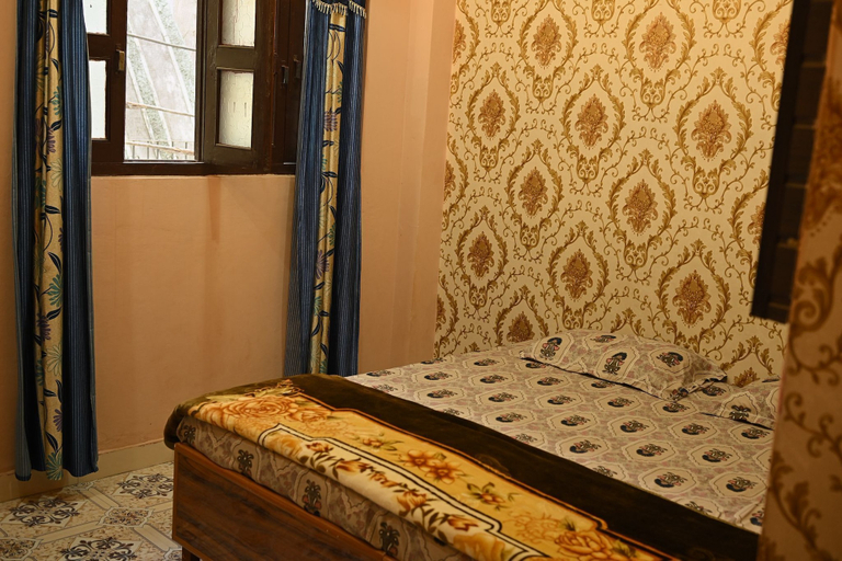 Room 5, Vaishnavi Paying Guest House, Chandauli