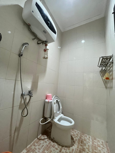Bathroom, Villa Kusuma Pinus M12, Malang