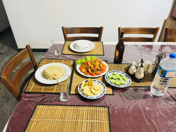 Food & Drinks 5, Pandula Villa 390, Hikkaduwa