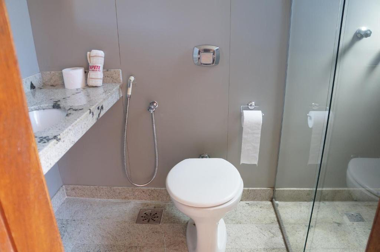 Bathroom, Manhuaçu Center Hotel, Manhuaçu