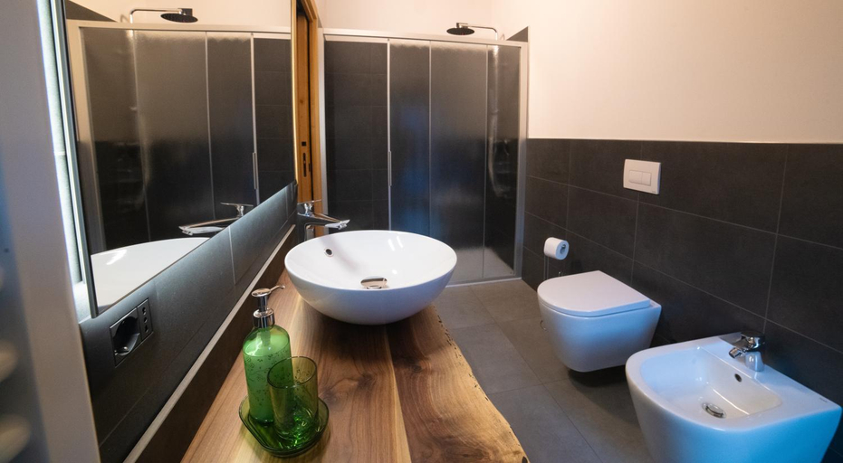 Bathroom 4, Hotel Santoni, Trento