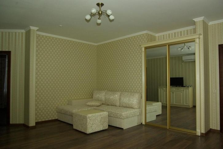 Others, Hotel Deluxe, Horodenkivs'kyi