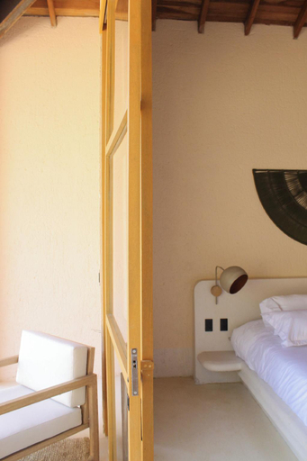 Bedroom 3, Hotel Tahiti, Fredonia