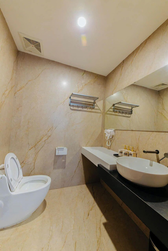 Bathroom 3, Paradise Bay Hotel, Văn Giang