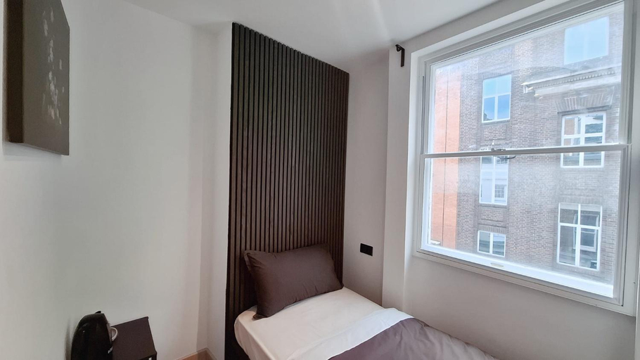 Bedroom 2, SOS House - Piccadilly Circus London, London