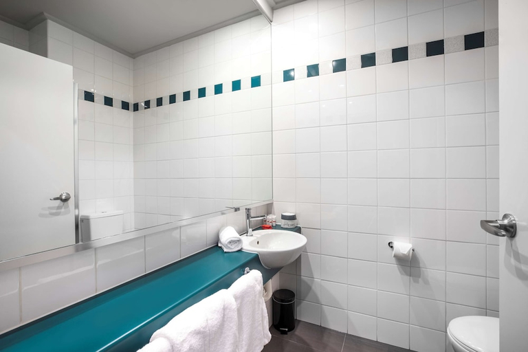 Bathroom, Nightcap at Millers Inn, Melbourne