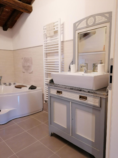 Bathroom, La Rosa Nel Verde, Lucca