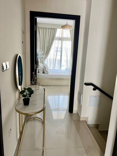 Others 3, Exquisite Home with Smart Office, Dubai