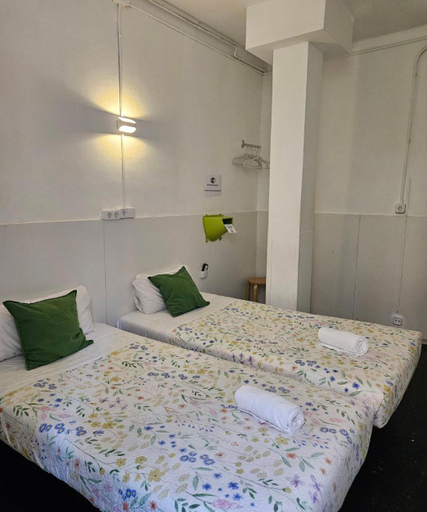Bedroom 4, Central and Basic  Universitat, Barcelona
