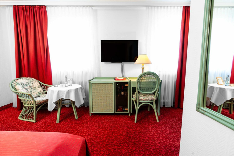 Bedroom 2, Hotel-Restaurant Schwanen, Lörrach