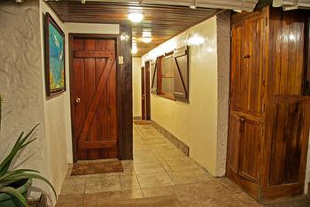 2, The Wooden House Lodge, Isabela