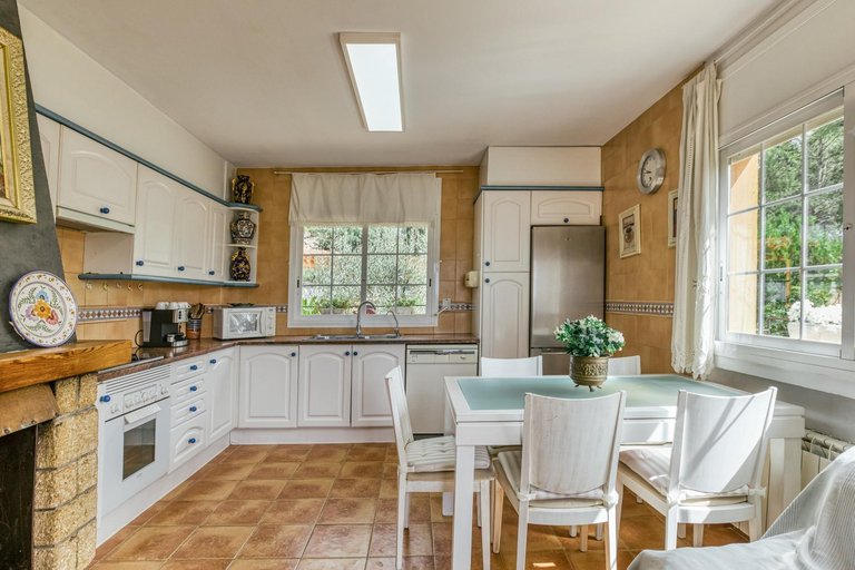 Kitchen 2, Villa Casa Dolores Style Catalan, Girona