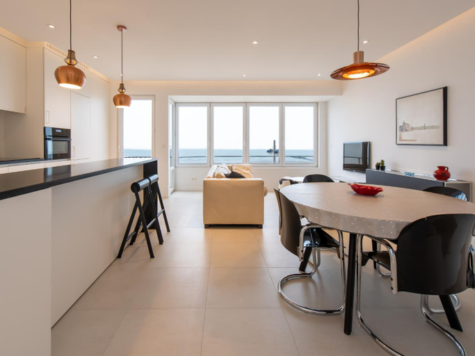 Others 2, Apartment on Zeedijk with Sea View, West-Vlaanderen