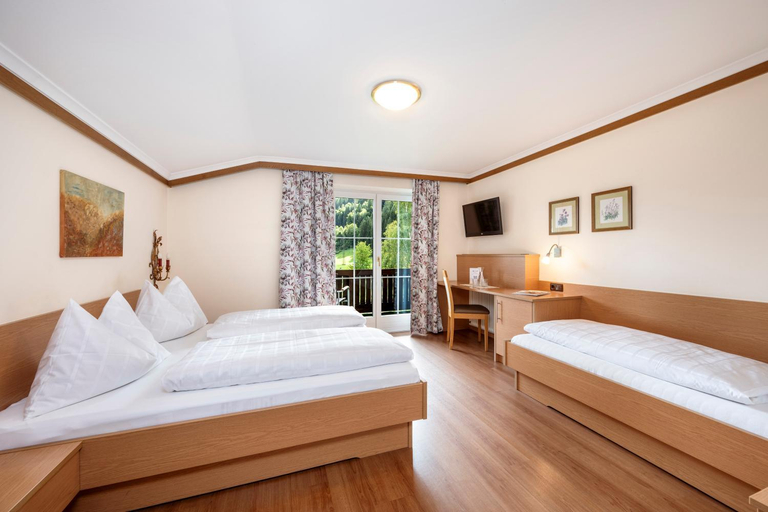 Bedroom 2, Reitsamerhof - Zimmer & Apartments, Sankt Johann im Pongau