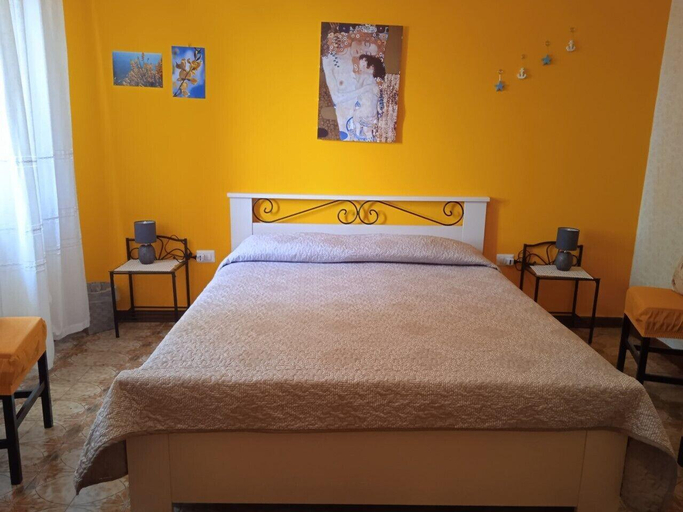 Bedroom 2, B & B Il Mirto 2, Carbonia-Iglesias