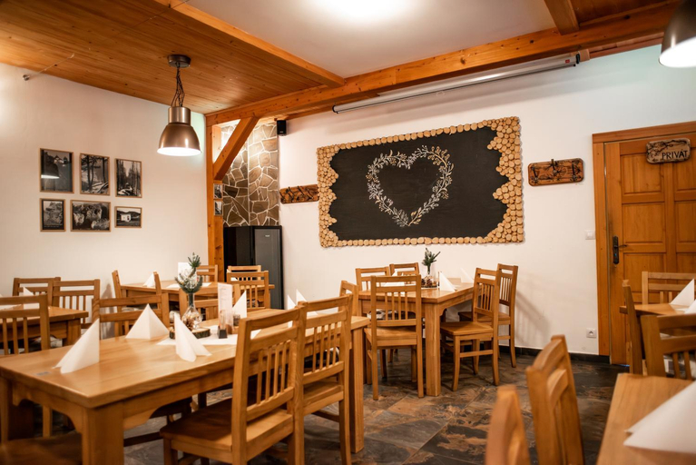 Food & Drinks 5, Pod Bresteckou skalou, Uherské Hradiště