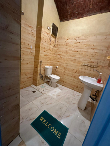 Bathroom 4, kahramana tunis lodge, Yusuf as-Sidiq