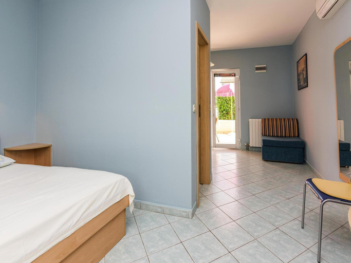 Bedroom 2, Apartment in Nin near the Beach Pool, Nin