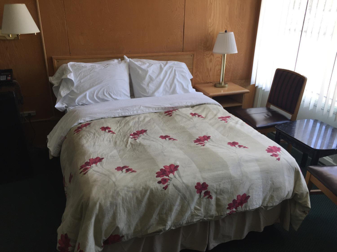 Bedroom 4, Falcon Lake Hotel, Division No. 1